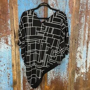 Vince Camuto Geometric Black White Poncho Topper Blouse Size Small